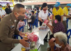 ตำรวจภูธรภาค ๒ และตำรวจภูธรจังหวัดปราจีนบุรี จัดโครงการ “รับอาหารฟรีครับ” จากสำนักงานตำรวจแห่งชาติ และแม่บ้านตำรวจรวมใจสู้ภัย COVID 19