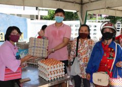 สำนักงานพาณิชย์จังหวัดร้อยเอ็ด จับมือผู้จำหน่ายสินค้าเกษตรลดราคาสินค้าเพื่อลดภาระค่าครองชีพผู้บริโภคที่ได้รับผลกระทบ จากจากสถานการณ์โรคติดเชื้อโคโรนาไวรัส 2019 (โควิด-19)