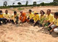 มูลนิธิหลวงปู่สรวง ร่วมกับ ชมรมคนรักในหลวงจังหวัดศรีสะเกษ ปล่อยกบสู่นา ปล่อยปลาสู่น้ำ คืนต้นไม้ให้แผ่นดิน เนื่องในวันเฉลิมพระชนมพรรษา รัชกาลที่ 10