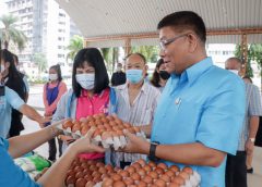 พาณิชย์สระแก้ว จัดงานธงฟ้าราคาประหยัด เปิดจำหน่ายสินค้า ลดค่าครองชีพ ช่วยประชาชนผู้ประสบอุทกภัย ในอรัญประเทศ