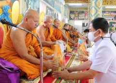 พุทธศาสนิกชน จ.นครพนม  ร่วมประกอบพิธีเจริญพระพุทธมนต์ น้อมรำลึกในพระมหากรุณาธิคุณ ร.9 และเพื่อความเป็นสิริมงคลของแผ่นดิน