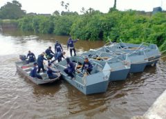 กองทัพเรือส่งเรือผลักดันน้ำ 20 ลำ ช่วย จว.สงขลา เร่งระบายน้ำในคลองสทิงหม้อลงสู่ทะเลสาบสงขลา