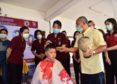 สมาคมแม่บ้านตำรวจ จัดทำโครงการฝึกอบรมการตัดผมขั้นพื้นฐานให้กับแม่บ้านตำรวจ สน. ทุ่งมหาเมฆ