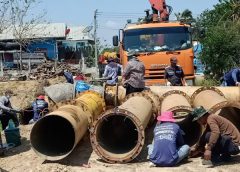 ชาวสุพรรณฯ เฮ หลังกรมชลฯ สูบน้ำช่วยให้ชาวบ้านบรรเทาปัญหาภัยแล้ง สนับสนุนน้ำเพื่อการอุปโภคบริโภคและรักษาระบบนิเวศ