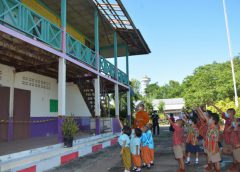 ร.ร.บ้านหนองม่วงหนองแวง ศรีสะเกษ  ได้รับผลกระทบ อาคารเรียนโดนลมพายุพัดพัง  นักเรียนไม่มีที่เรียนหนังสือ  ด้าน ผช.เจ้าอาวาสวัดสุวรรณาราม เดินทางเยี่ยมร.ร.บ้านเกิด พบปัญหา  จึงขอบิณฑบาตงบประมาณซ่อมแซมจาก รมว.ศึกษาธิการ ช่วยด้วย