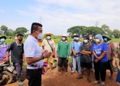 อบจ.พิษณุโลก ประสานโครงการส่งน้ำและบำรุงรักษาพลายชุมพล ช่วยเหลือชาวนา ต.จอมทอง อ.เมืองพิษณุโลก ที่ขาดแคลนน้ำทำนาข้าวกว่าพันไร่