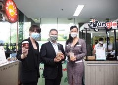 โลตัสนำแบรนด์ Jungle Cafe-Arabitia ร่วมลงนาม ร้านกาแฟที่เป็นมิตรกับสิ่งแวดล้อม (Green Coffee shop) ในงานวันคุ้มครองโลกประจำปี 2565 ณ กรมส่งเสริมคุณภาพสิ่งแวดล้อม