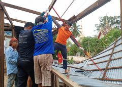 นายกเทศมนตรีตำบลผือใหญ่เร่งสำรวจพายุถล่มบ้านเรือน-ยุ้งฉาง-คอกสัตว์ เสียหายทั้งตำบลกว่า 200 หลังคาเรือน