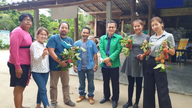 ธกส.ประจวบพบปะเกษตรกรชาวบางสะพานรับฟังวิกฤตปัญหาหนี้สิน  เพื่อช่วยหาทางออกร่วมกันป้องกันปัญหาการคิดสั้นหนีหนี้สิน