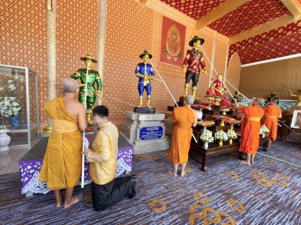 พิธีบวงสรวงเจริญพุทธมนต์และสมโภชอัญเชิญรูปเหมือนพระยาศรีสุริยวงศ์เจ้าเมืองแพร่ ในสมัยกรุงธนบุรี  ขึ้นประดิษฐานบนแท่น ณ พลับพลารับเสด็จสมเด็จพระเจ้าตากสินมหาราช วัดขวางชัยภูมิ