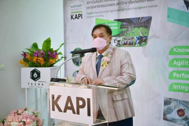 สถาบัน KAPI มหาวิทยาลัยเกษตรศาสตร์ เปิดอาคารโรงงานการผลิตพืชขั้นสูงด้วยแสงเทียม ผลิตวัตถุดิบต้นน้ำเพื่อสกัดสารออกฤทธิ์ทางชีวภาพระดับพรีเมี่ยม รองรับนวัตกรรมผลิตภัณฑ์เพื่อสุขภาพ ผลิตภัณฑ์เวชสำอาง และผลิตภัณฑ์ทางการแพทย์