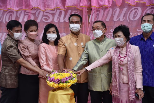 พ่อเมืองศรีสะเกษเปิดงานศิลปวัฒนธรรมสร้างสรรค์ “เช้า สาย บ่าย เย็น วิถีผู้คน ที่นี่…ศรีสะเกษ”