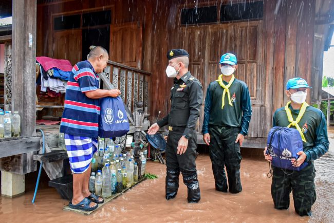 ศบภ.พล.พัฒนา 3 ลงพื้นที่ช่วยเหลือพี่น้องประชาชน ที่ประสบอุทกภัยในพื้นที่ อ.วังทอง จว.พ.ล.