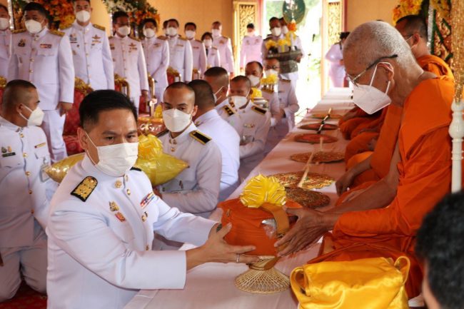 รมว.ทรัพยากรธรรมชาติและสิ่งแวดล้อม ถวายผ้าพระกฐินพระราชทาน แด่ วัดบึงพระลานชัย จังหวัดร้อยเอ็ด