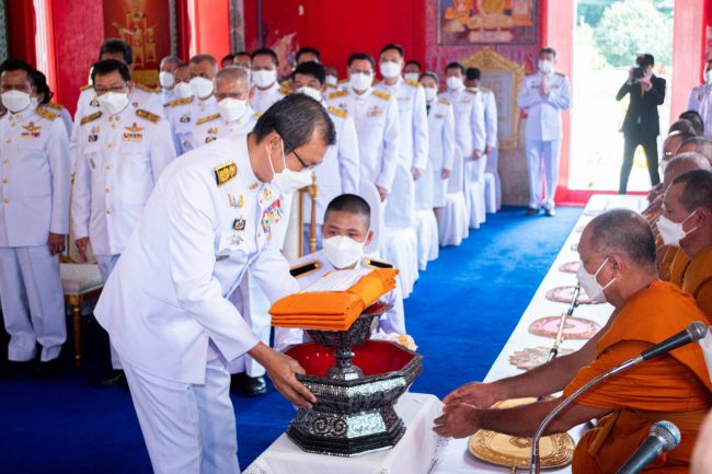 กรมที่ดิน น้อมนำผ้าพระกฐินพระราชทาน ถวายพระสงฆ์จำพรรษาถ้วนไตรมาส ณ วัดอุดมธานี พระอารามหลวง