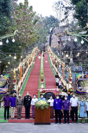 อบจ.พิษณุโลก ร่วมเปิดงานนมัสการกราบรอยพระพุทธบาท สักการะพ่อปู่ขุนเณร และของดีวังทอง ประจำปี 2566