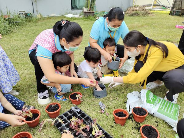 โรงพยาบาลเจริญกรุงประชารักษ์ จัดกิจกรรม “ปลูกผัก ปลูกสุข @ CKP” 