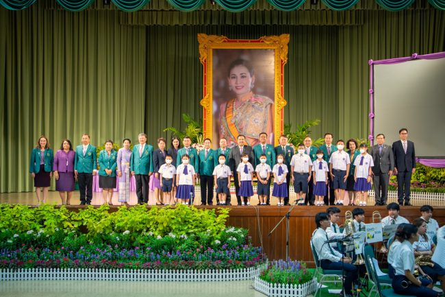 ม.เกษตรฯ จัดพิธีถวายพระพรชัยมงคลแด่ สมเด็จพระนางเจ้า ฯ พระบรมราชินี และขอเชิญถวายพระพรออนไลน์ เนื่องในโอกาสวันเฉลิมพระชนมพรรษา 3 มิ.ย.66