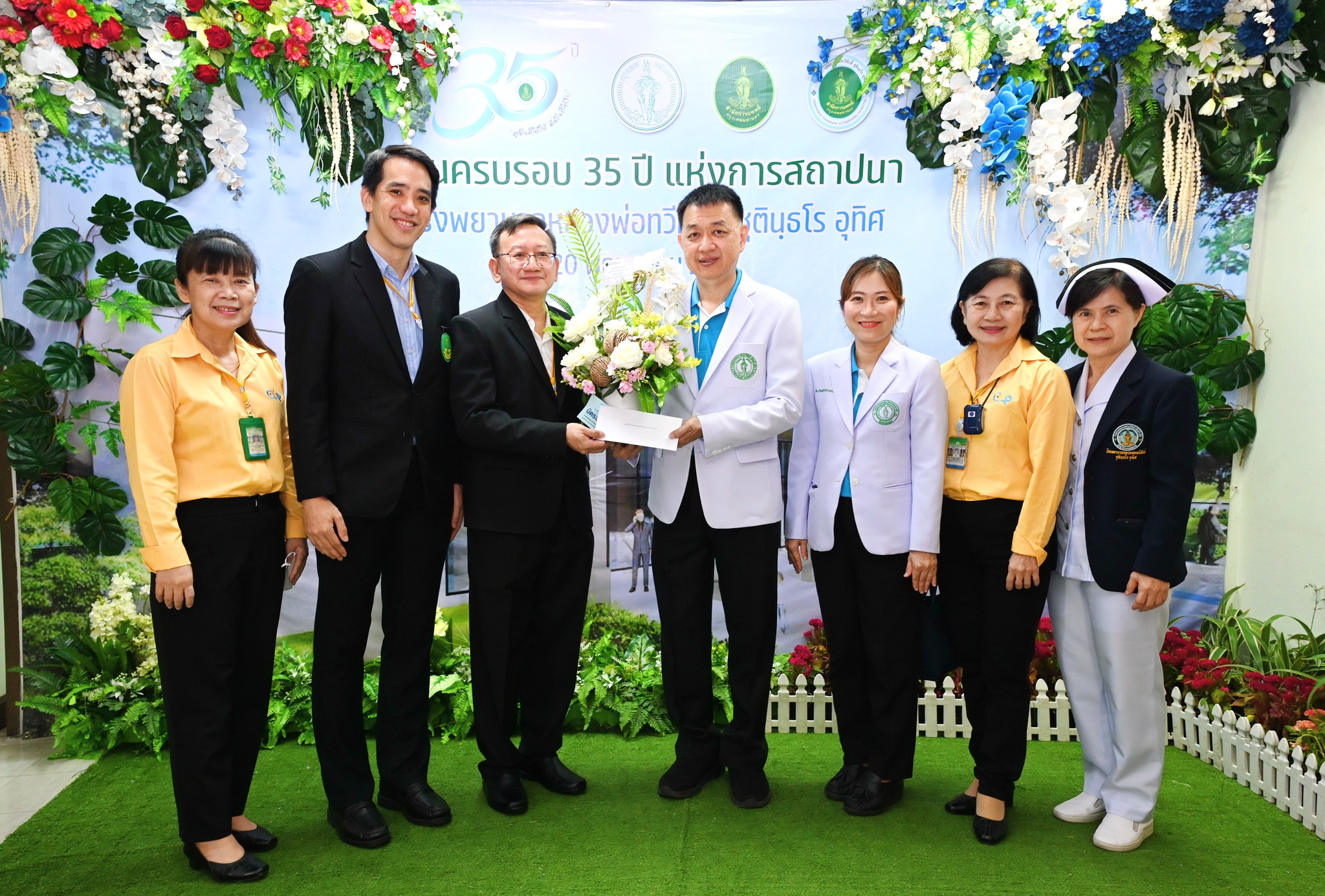 คณะผู้บริหารโรงพยาบาลเจริญกรุงประชารักษ์  ร่วมแสดงความยินดี”งานครบรอบ 35 ปี แห่งการสถาปนาโรงพยาบาลหลวงพ่อทวีศักดิ์ ชุตินฺธโร อุทิศ”