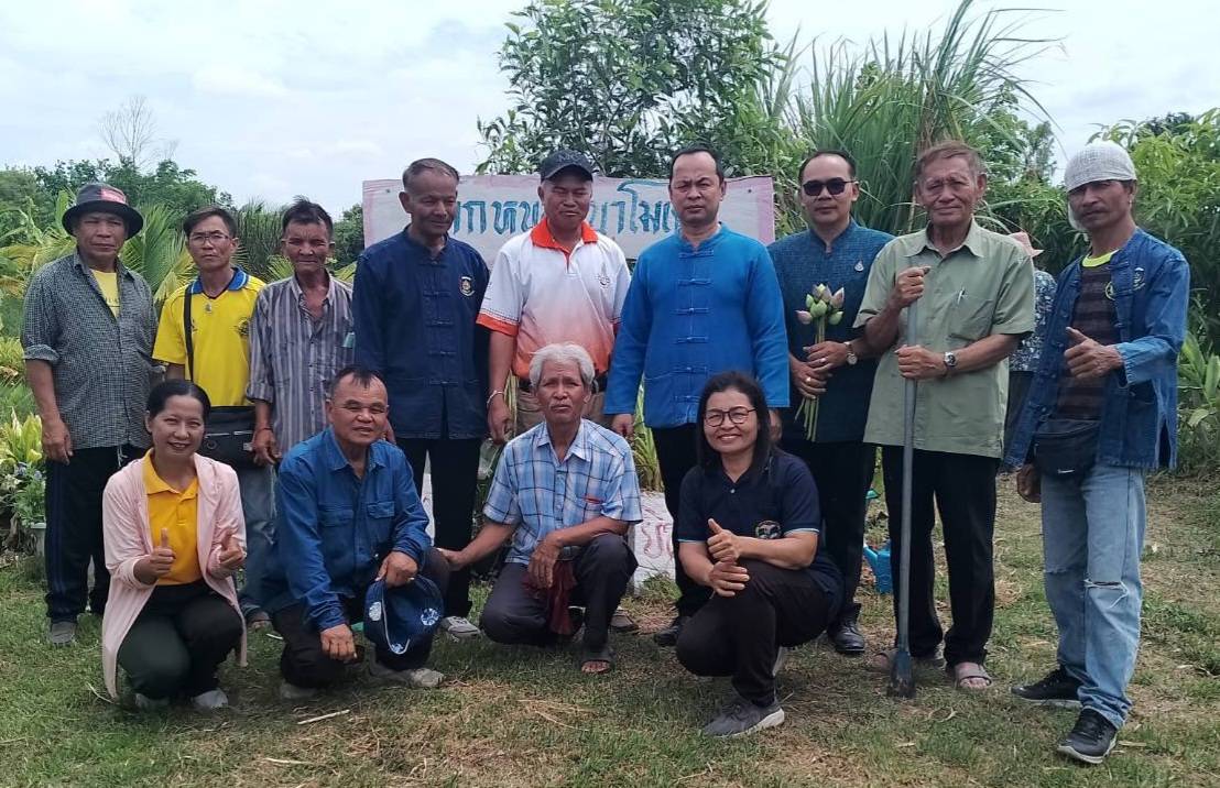 ปลัดอาวุโสอำเภออุทุมพรพิสัย เปิดโครงการเรียนรู้เกษตรอินทรีย์พอเพียง โคกหนองนา ทำปุ๋ยหมักชีวภาพบำรุงกาแฟโรบัสต้าศรีสะเกษ สร้างรายได้สู่เกษตรกร