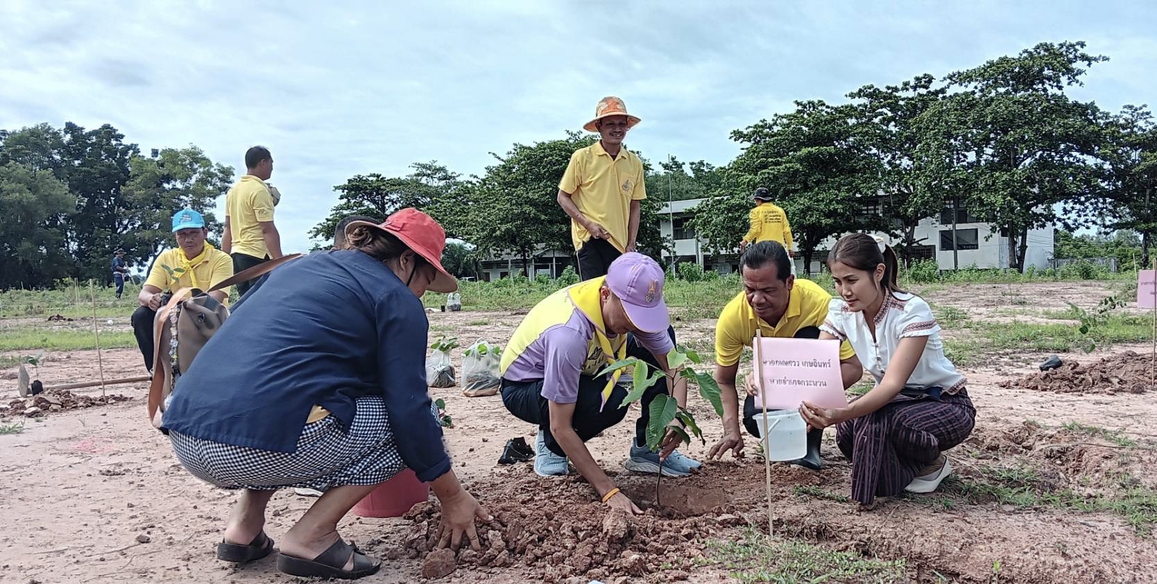 อำเภอกระนวน จังหวัดขอนแก่น น้อมนำแนวพระราชดำริ โครงการ “ทางนี้มีผล ผู้คนรักกัน” สู่การปฏิบัติ สร้างความมั่นคงทางอาหาร