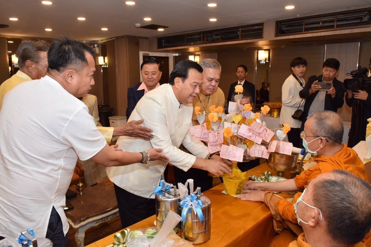 สภท. ทำบุญเลี้ยงพระอุทิศส่วนบุญส่วนกุศล แก่อดีตนายก, คณะกรรมการ ที่ปรึกษา และสมาชิกสมาคมหนังสือพิมพ์ส่วนภูมิภาคแห่งประเทศไทย ผู้ล่วงลับ ในโอกาสก้าวขึ้นสู่ปีที่ 60